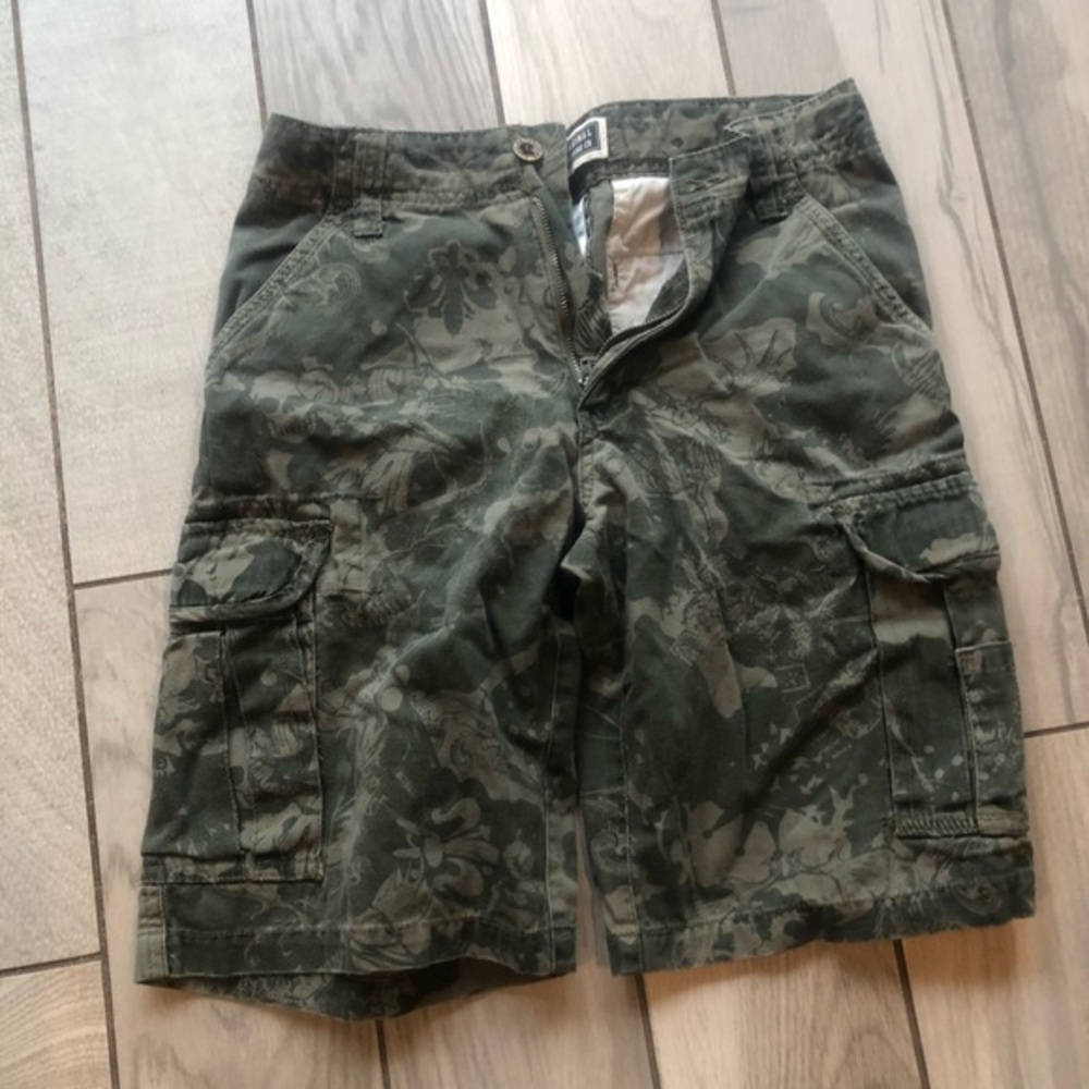 Route 66 boys cargo shorts size 10 shades of green